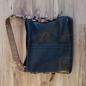 N0 79 • Vintage Coach Chelsea Pebbled Leather Turnlock Hobo Bag Black and tan